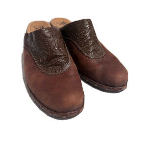 SOFFT~ BROWN SMOOTH & FLORAL TOOLED LEATHER RIVETS COMFORT MULE CLOGS ~ SZ 10M